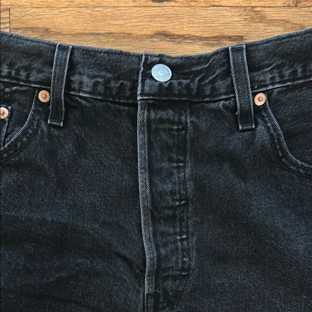Levi's Black High-Waisted Jean Shorts with Distressed Hem - Picture 2 of 6